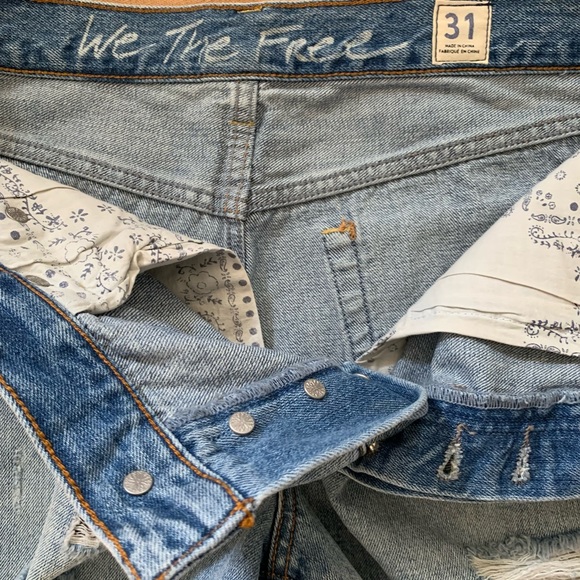 Free people Cut off Distress Jean Shorts - Picture 7 of 8